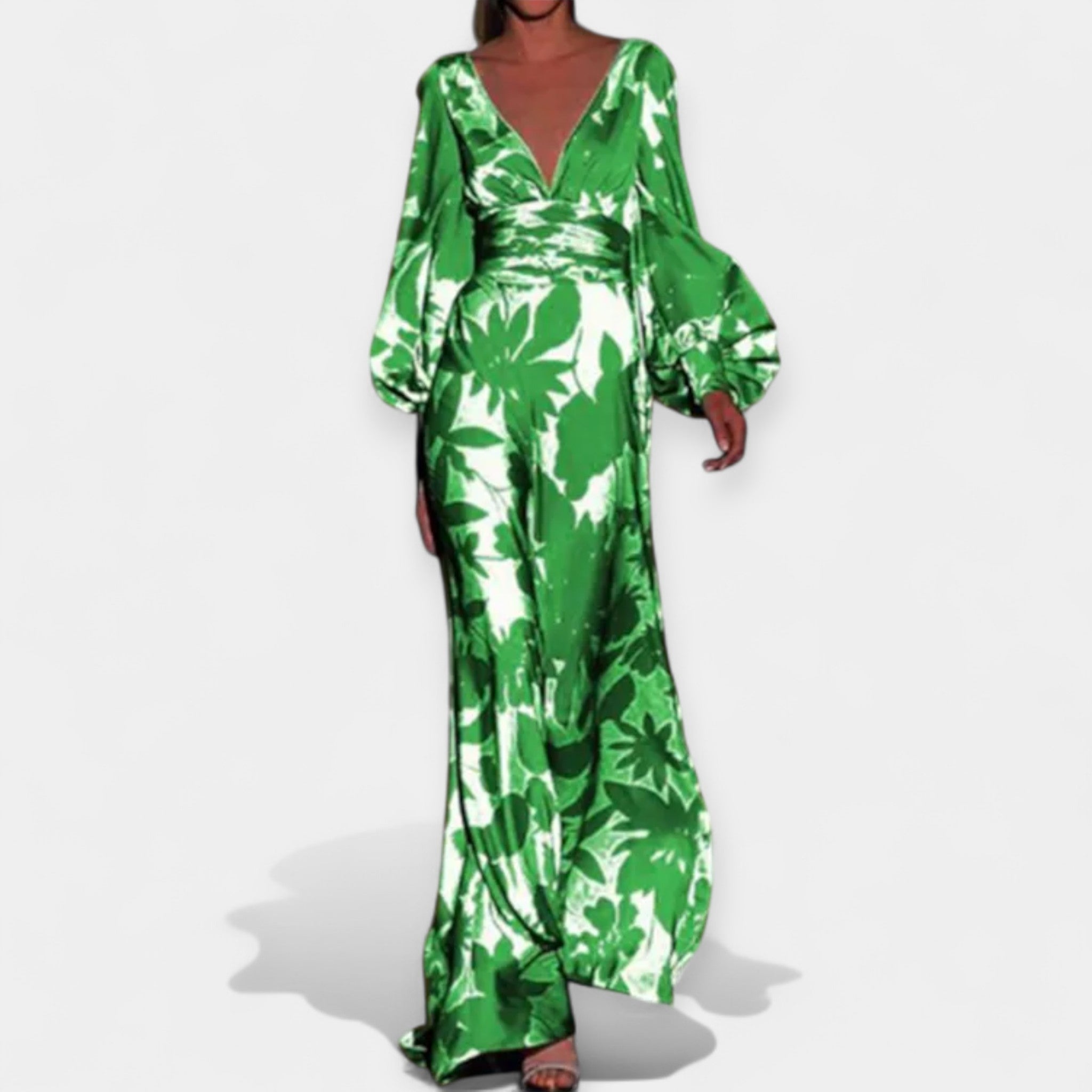 Suknelė su Oro Detalėmis